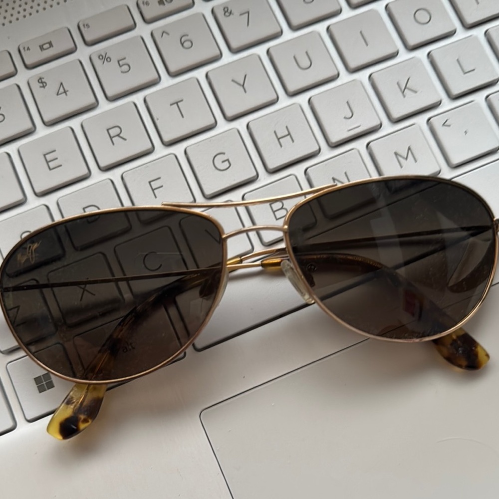 Stylish Gold Aviator Sunglasses